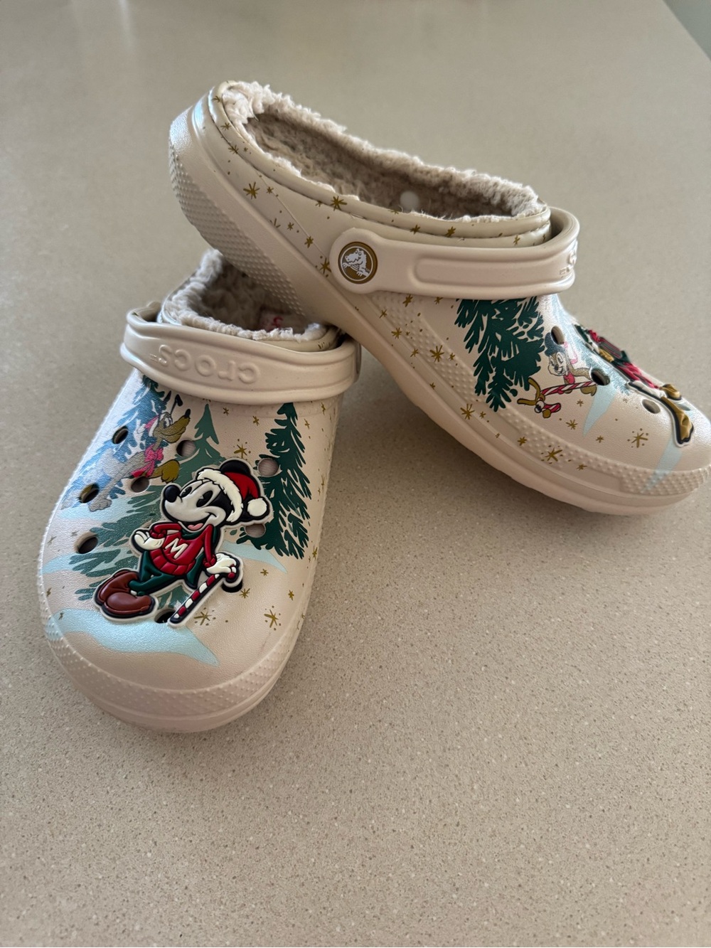 Crocs Disney Christmas Fuzzy Lined Clogs Women’s 11 / Men’s 9